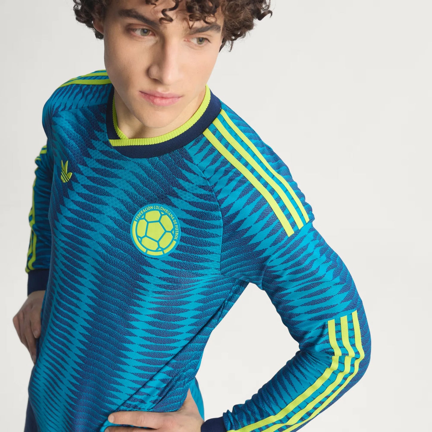 Camiseta Visitante Selección Colombia 26 Versión Jugador Manga Larga