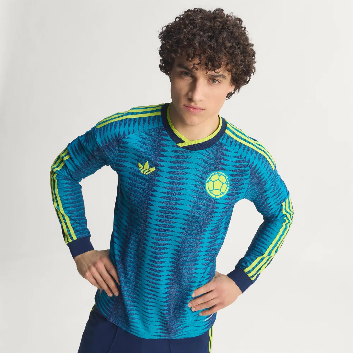 Camiseta Visitante Selección Colombia 26 Versión Jugador Manga Larga